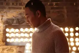 今晚九点，著名音乐人丁于携为济南量身打造的城市主题曲《泉》亮相CCTV3《综艺盛典》图片