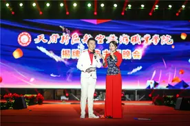 厉害了！“杨钰莹”等多位明星模仿者助阵成都一学院揭牌庆典图片