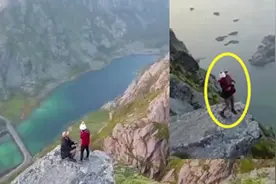 男子悬崖求婚成功，和女友在崖顶忘情拥吻，下一秒画面吓人一跳视频封面