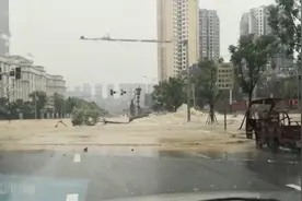重庆街头水管破裂“波涛汹涌”！该区域预计20小时修复供水视频封面