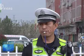 执法遭车主威胁，交警霸气回应引网友怒赞：这才是警察该有的气势视频封面