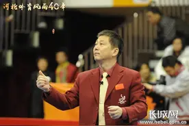 彭华：展“国球”裁判风采图片