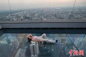 泰国曼谷第一高楼玻璃空中步道对外开放图片