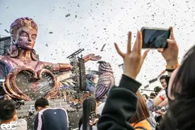 过去两天，3万人涌到珠海横琴玩蹦迪，场面嗨爆了！图片
