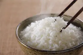 晚上别吃白米饭，用“此物”当主食！体重悄悄降图片