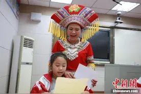 广西山歌歌王进校园“开课” 传承山歌文化图片