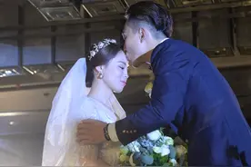 蹦床名将黄珊汕结婚 奥运冠军何雯娜等到场祝贺图片