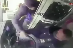 老人殴打司机抢夺方向盘！警方处理结果来了：拘留17天视频封面