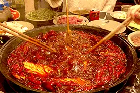 牙龈上火、红肿，还口臭？香港人用了91年的中药牙膏，消炎抑菌，让你刷出一口健康好牙图片
