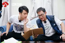 江苏卫视《最美的时光》今晚看点十足：“高台平衡木”挑战亲子默契，五组家庭在互动中感情升温图片