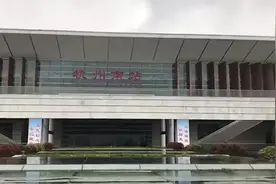 稳！高铁新线年底前开通 试运行车上3瓶矿泉水惊呆众人视频封面