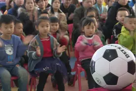 宁夏灵武：幼儿园有了“专业”足球课视频封面