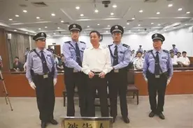薄熙来受贿、贪污、滥用职权案——全国微博直播大要案审理第一案图片