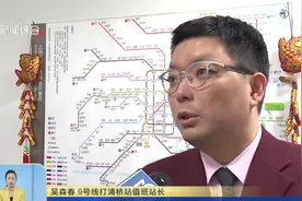 女子突发心脏病，脸色苍白呼吸困难，地铁工作人员展开生死营救视频封面