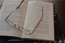 窗外细雨纷飞，句子精致唯美，一起来阅读吧图片
