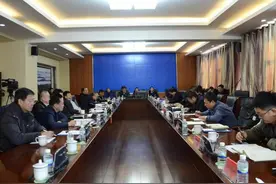 林区野生榛子林经营工作座谈会召开图片