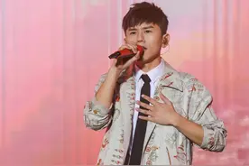 唱匠张杰加盟2019江苏卫视跨年演唱会图片