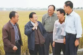 江苏省江阴市华西村原党委书记吴仁宝：有福民先享，有难官先当图片