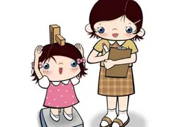 女孩子这方面发育早，妈妈可别高兴太早，以后可能长不高！图片