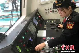 西安地铁上的高颜值女司机：平安是最美的风景图片
