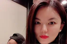 李湘晒一家三口照获赞“幸福” 王诗龄戴耳罩萌萌哒图片