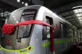 不用再去换乘了！上海地铁2号线部分列车昨起直达浦东机场视频封面