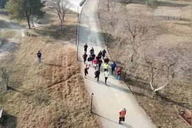 跑进2019！伊斯兰堡跑步爱好者“打卡”年度最后10公里视频封面