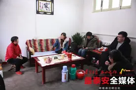 东方学院走访慰问贫困家庭学生图片