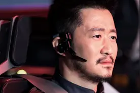《流浪地球》“父与子”预告震撼发布 吴京冒险一搏为家而战！视频封面