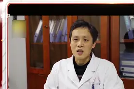 铁屑蹦进男子眼里，一年后眼球长铁锈 右眼几乎全部失明！视频封面