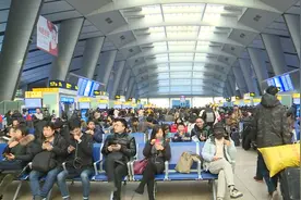 春运开始 北京南站助乘客快速乘车视频封面