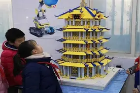 小学袖珍科技馆成社区科普学习好去处，6万个积木零件拼出AI“黄鹤楼”引人注目视频封面