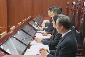 法院庭审开启AI时代，智能辅助系统增速提效，还能识别证据瑕疵？视频封面