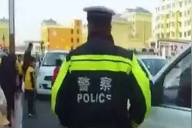 59秒丨7座SUV塞进18个孩子！无棣交警查获一辆黑校车视频封面