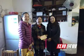 长沙银行银德支行党支部春节前看望慰问社区困难群众图片