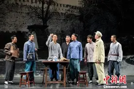 北京人艺《全家福》时隔7年登场贺岁图片