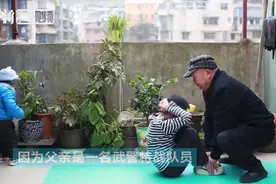 贵州8岁男孩每天坚持做100个俯卧撑 100个仰卧起坐视频封面