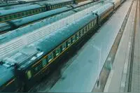 护航春运｜火车“补胎人”守护毫厘之间 换您一路平安视频封面