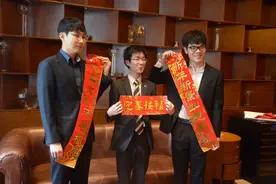 一着不慎送朴廷桓夺冠，柯洁狠狠给了自己一耳光图片