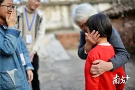 视频｜清远耄耋老人以德报怨，无私照顾七岁邻家女图片