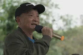 广州这群退休老人组乐队，弹吉他打鼓唱粤曲，3年来收获大批粉丝视频封面