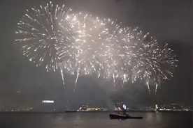 欢乐年年！去香港维港看烟花过大年！视频封面