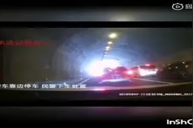 交警随意停车致连环追尾？当地高速支队还原经过视频封面