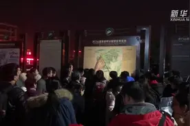 张家界天门山：游客井喷 5小时接待2.4万人视频封面