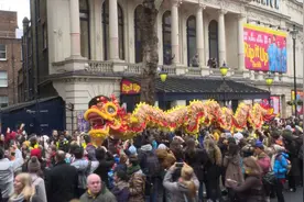 伦敦举行盛大庆典迎中国春节视频封面