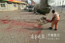 正月初七连响“开门炮”，“红色垃圾”忙坏环卫工人图片