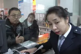 春节坚守者丨售票员22年真情对待旅客视频封面