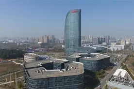 一秒传输130个1TB硬盘的数据，国内首次实现Pb/s级传输图片