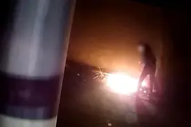 返乡途中车坏了，司机高速路上生火取暖视频封面