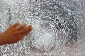 浴室玻璃自爆扎伤洗澡住客 酒店：操作不当所致图片